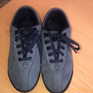 Easy Spirit Anti Gravity Blue Suede sneakers. Exc used cond size 6.5M